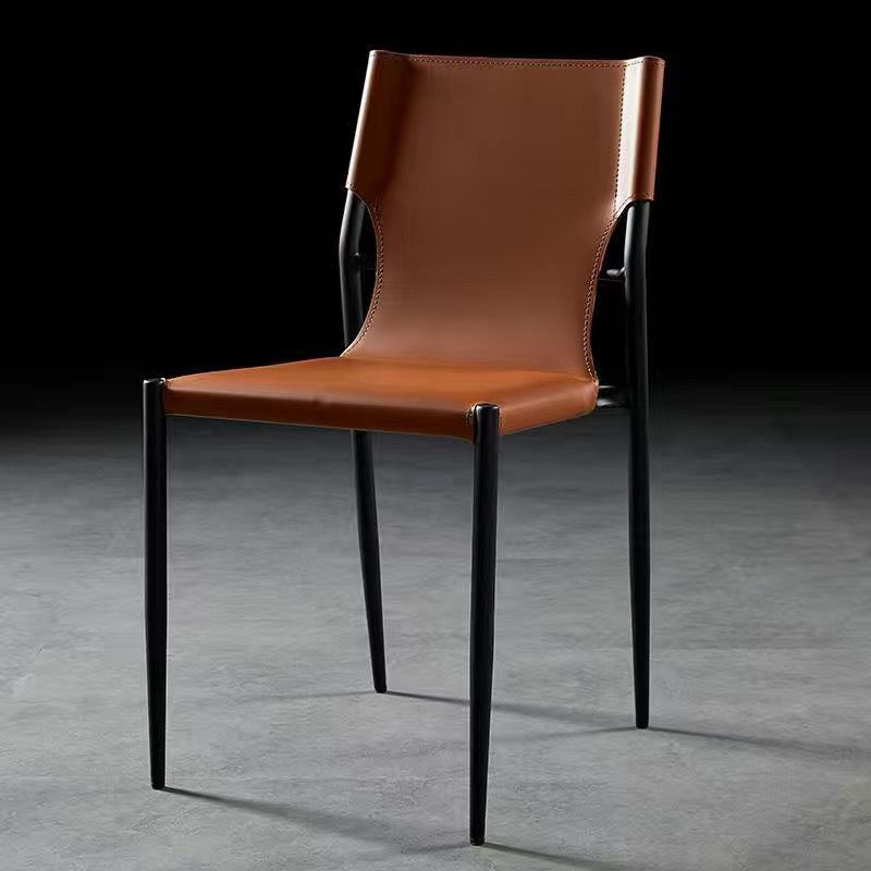 Chaise de salle à manger contemporaine scandinave en cuir rigide carré en cuir synthétique acier au carbone métal dossier pour salle à manger 