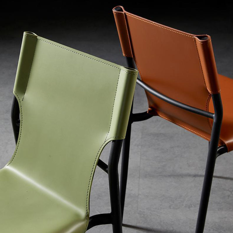 Chaise de salle à manger contemporaine scandinave en cuir rigide carré en cuir synthétique acier au carbone métal dossier pour salle à manger 