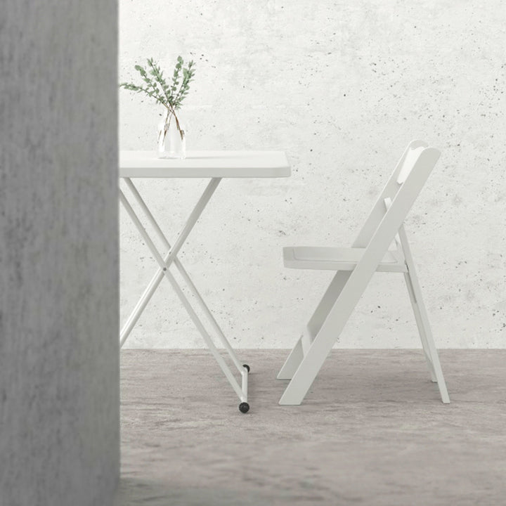 Chaise en plastique carrée pliable minimaliste moderne avec dossier pour salon 