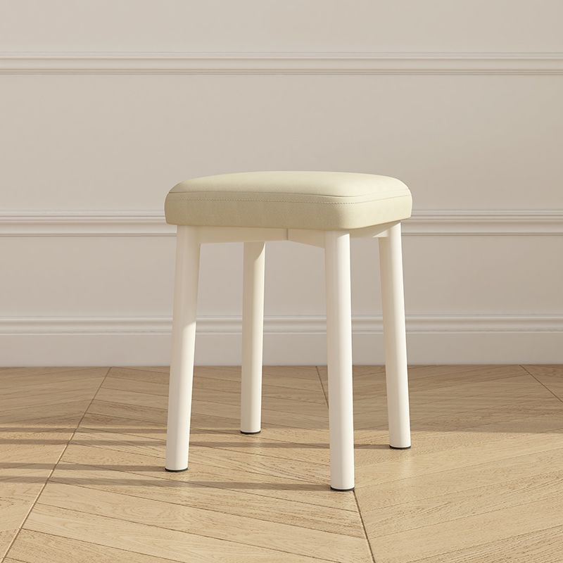 Zeitgenössischer skandinavischer Stoff PU Leder Eisen Latex quadratischer Hocker stapelbar für das Wohnzimmer 