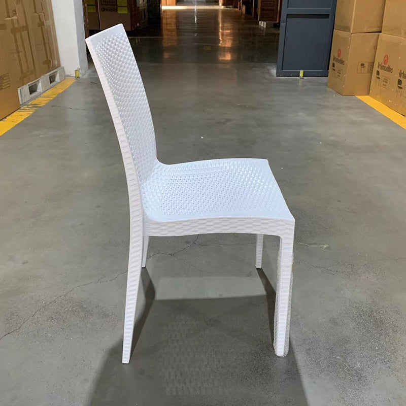 Chaise de salle à manger carrée en plastique tissé minimaliste moderne avec dossier empilable pour salle à manger 