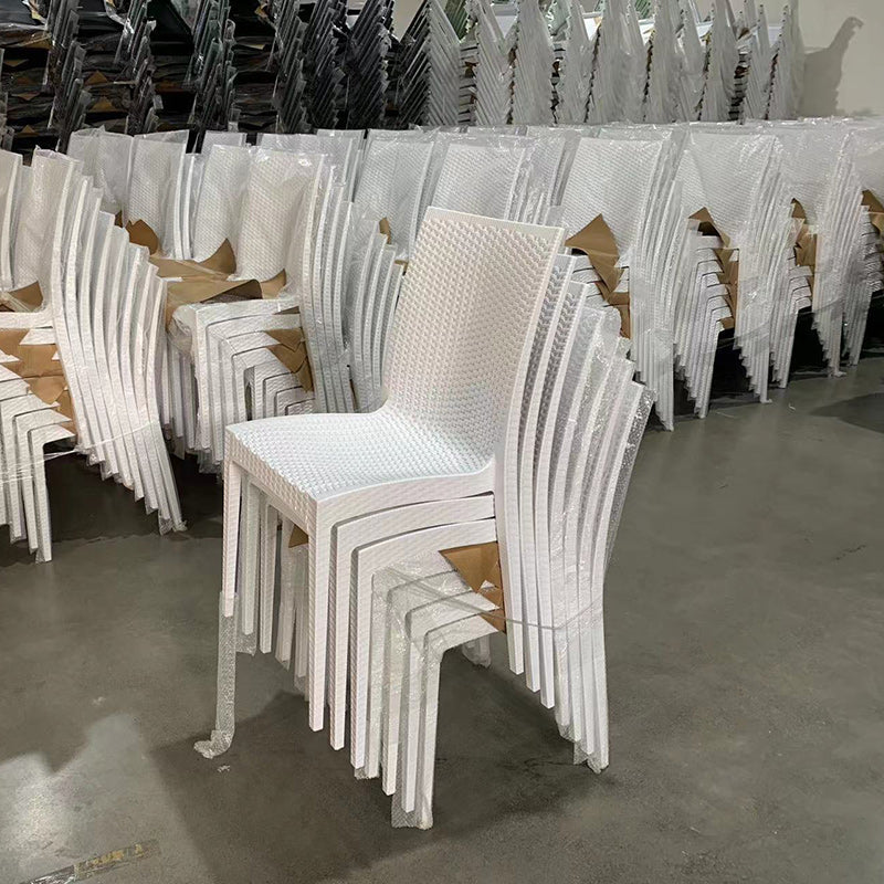 Chaise de salle à manger carrée en plastique tissé minimaliste moderne avec dossier empilable pour salle à manger 
