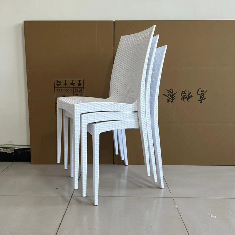 Chaise de salle à manger carrée en plastique tissé minimaliste moderne avec dossier empilable pour salle à manger 