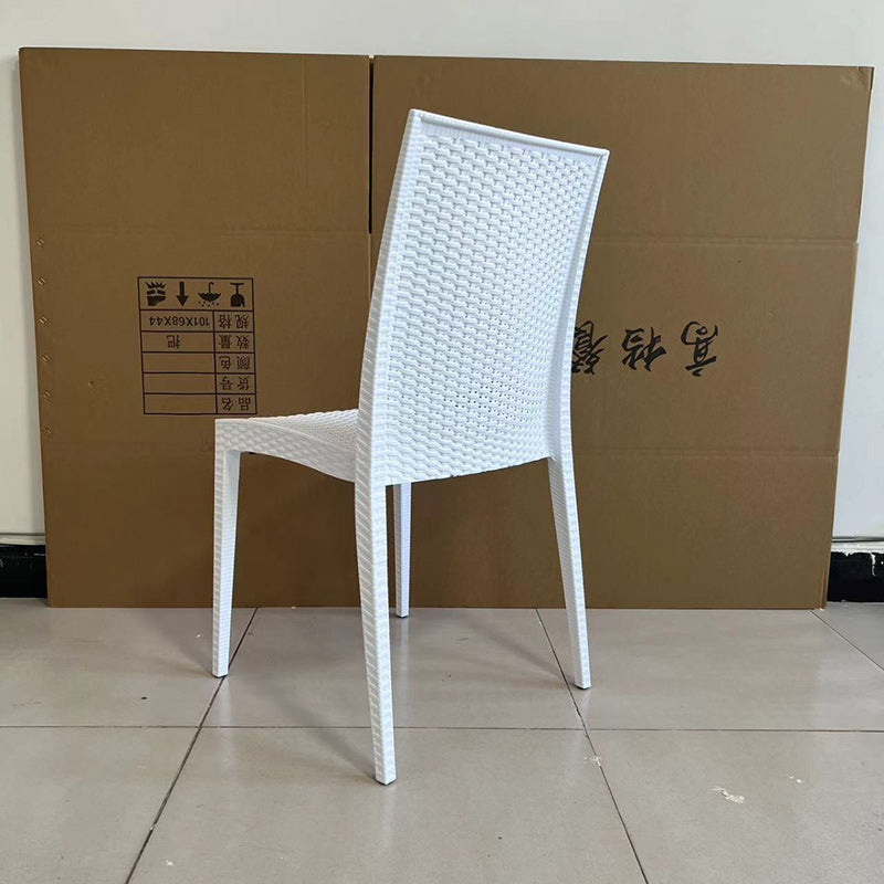 Chaise de salle à manger carrée en plastique tissé minimaliste moderne avec dossier empilable pour salle à manger 