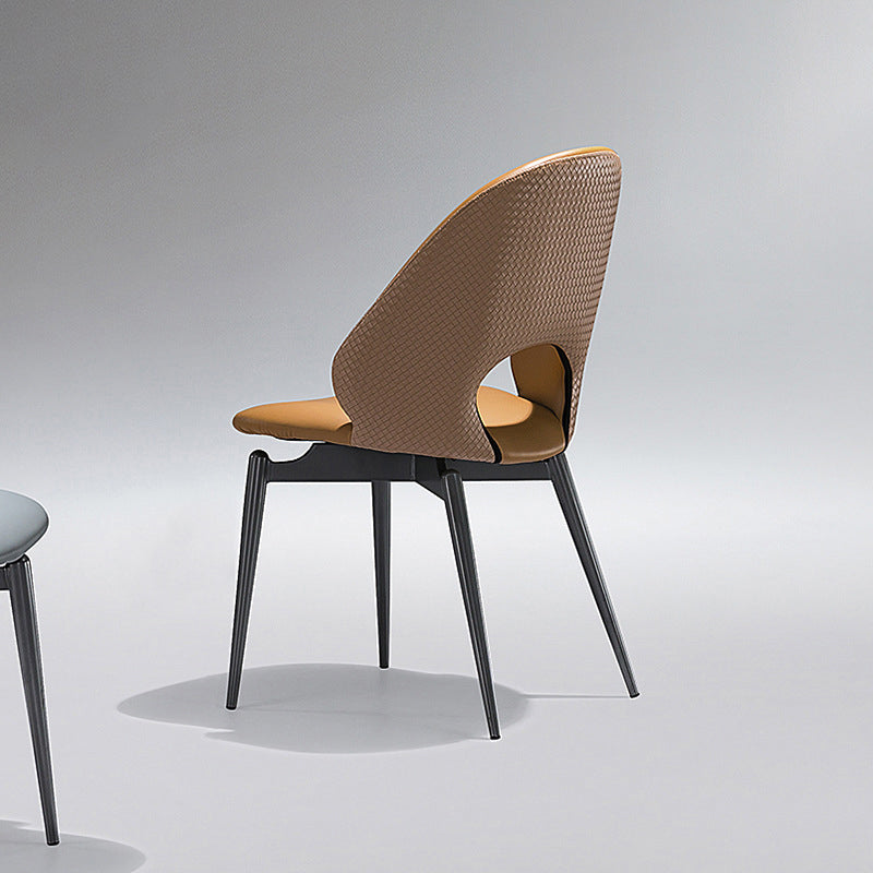 Chaise de salle à manger avec dossier en cuir tissé minimaliste moderne en acier au carbone, éponge carrée elliptique évidée pour salle à manger 
