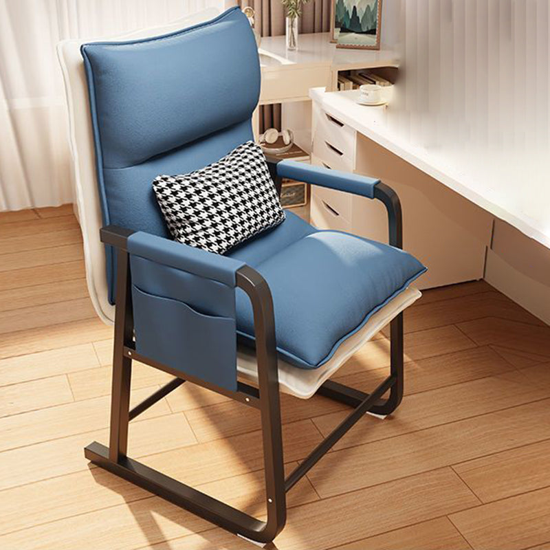 Moderner minimalistischer Stoff Kohlenstoffstahl Baumwolle quadratischer Schreibtischstuhl Fußstütze Rückenlehne verstellbar für Home Office 