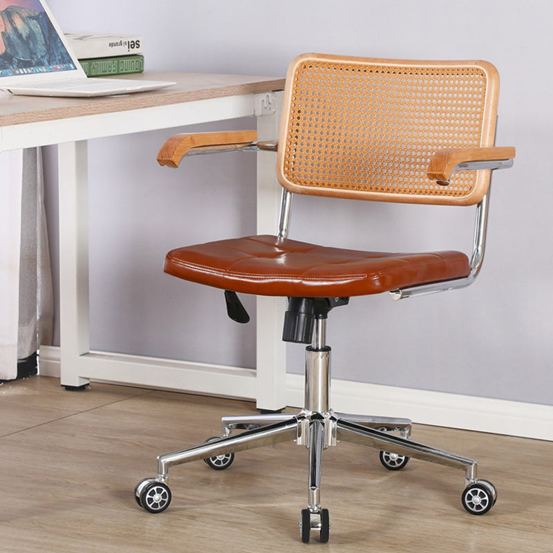Zeitgenössischer Retro-Webstuhl Rattan PU Stahllegierung Hebbarer quadratischer Schreibtischstuhl Rückenlehne für Home Office 
