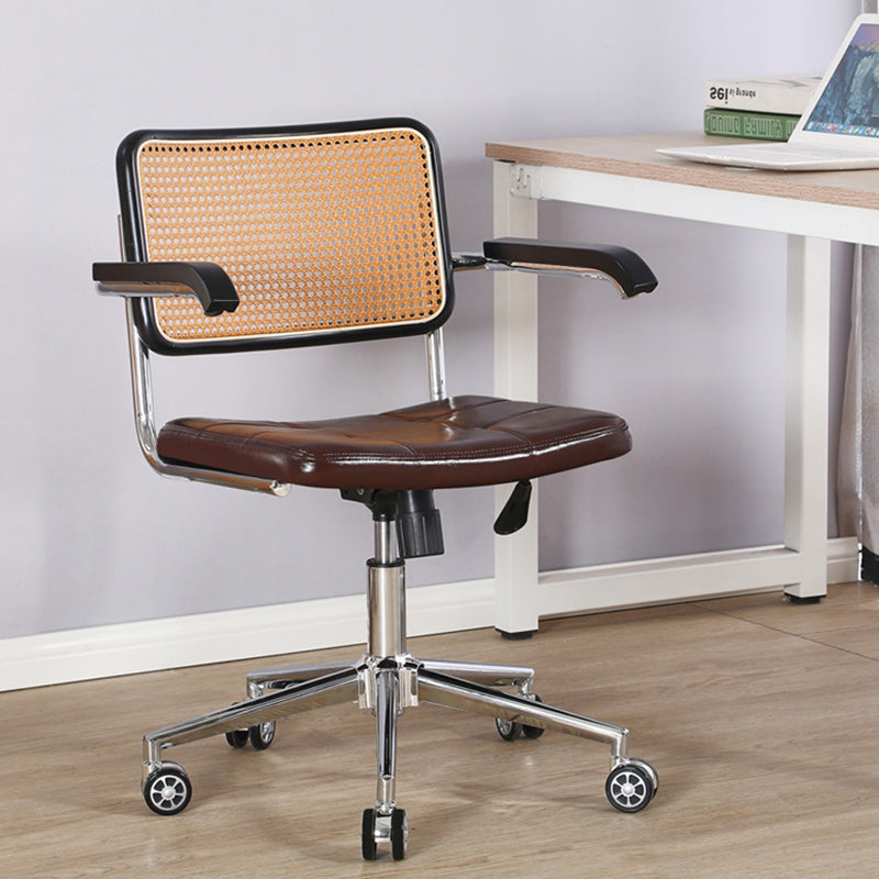 Zeitgenössischer Retro-Webstuhl Rattan PU Stahllegierung Hebbarer quadratischer Schreibtischstuhl Rückenlehne für Home Office 