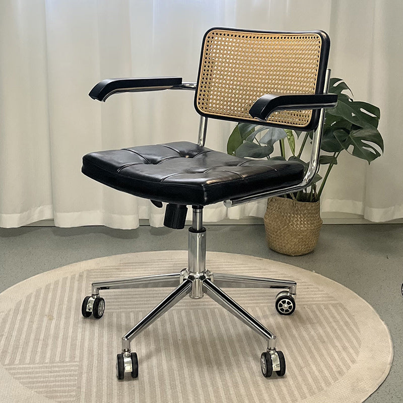 Zeitgenössischer Retro-Webstuhl Rattan PU Stahllegierung Hebbarer quadratischer Schreibtischstuhl Rückenlehne für Home Office 