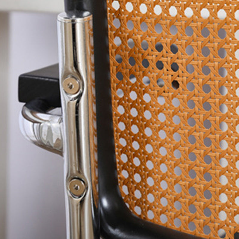 Zeitgenössischer Retro-Webstuhl Rattan PU Stahllegierung Hebbarer quadratischer Schreibtischstuhl Rückenlehne für Home Office 
