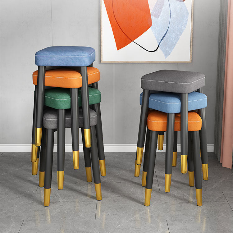 Respaldo de silla de comedor contemporánea de lujo cuadrada de cuero PU y acero al carbono para comedor 