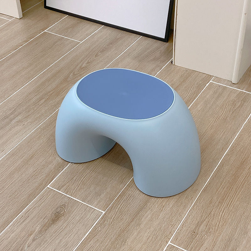 Moderner minimalistischer Kinderhocker in Regenbogenform aus PP-Kunststoff für das Wohnzimmer 