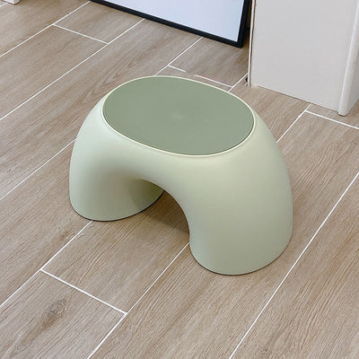 Moderner minimalistischer Kinderhocker in Regenbogenform aus PP-Kunststoff für das Wohnzimmer 