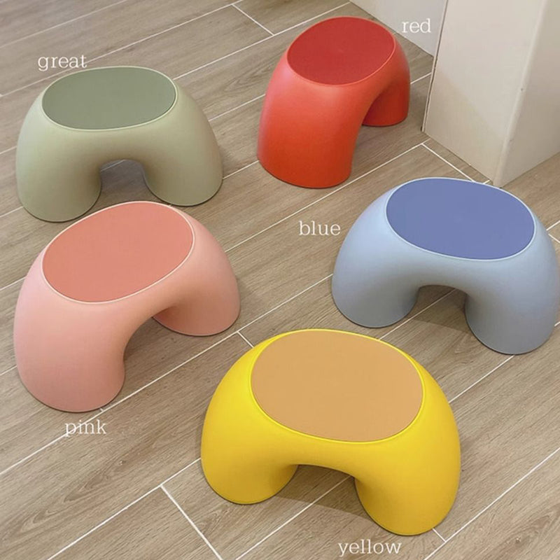 Moderner minimalistischer Kinderhocker in Regenbogenform aus PP-Kunststoff für das Wohnzimmer 
