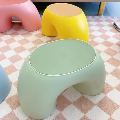 Moderner minimalistischer Kinderhocker in Regenbogenform aus PP-Kunststoff für das Wohnzimmer 