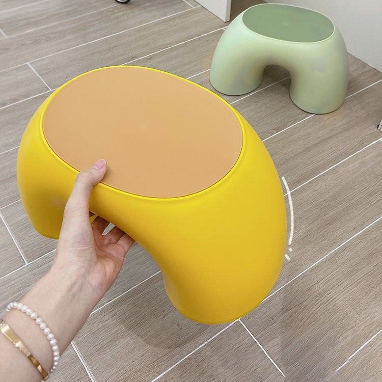 Moderner minimalistischer Kinderhocker in Regenbogenform aus PP-Kunststoff für das Wohnzimmer 