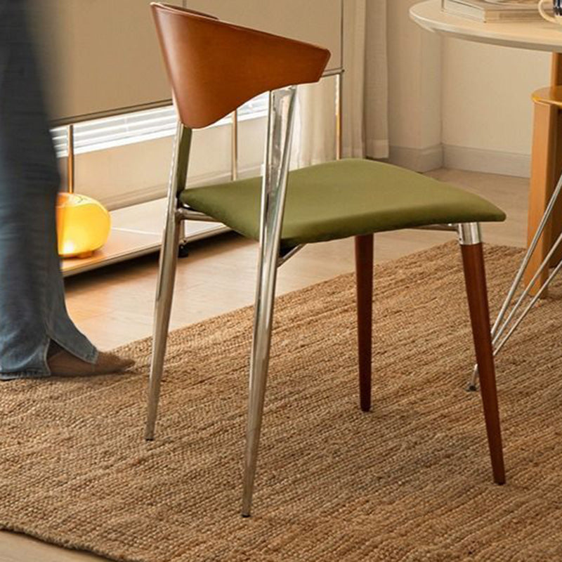 Zeitgenössischer skandinavischer quadratischer gebogener Bogen Samt Eisen Holz Esszimmerstuhl Rückenlehne ohne Armlehnen für Esszimmer 