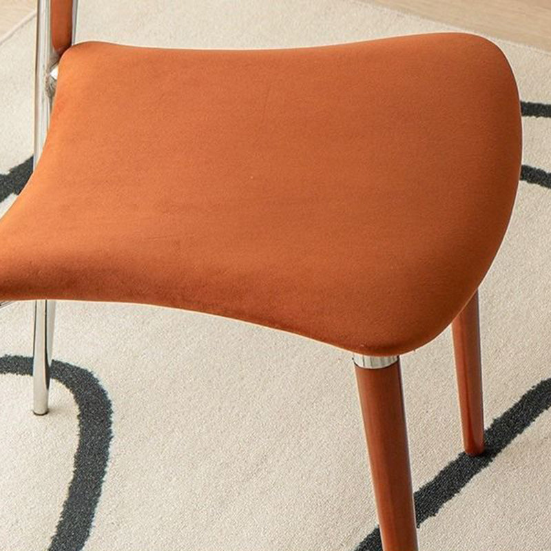 Zeitgenössischer skandinavischer quadratischer gebogener Bogen Samt Eisen Holz Esszimmerstuhl Rückenlehne ohne Armlehnen für Esszimmer 