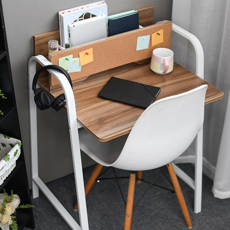 Moderner minimalistischer rechteckiger Schreibtisch aus Kohlenstoffstahl mit mitteldichter Faserplatte, 4 Beine, für das Home Office 