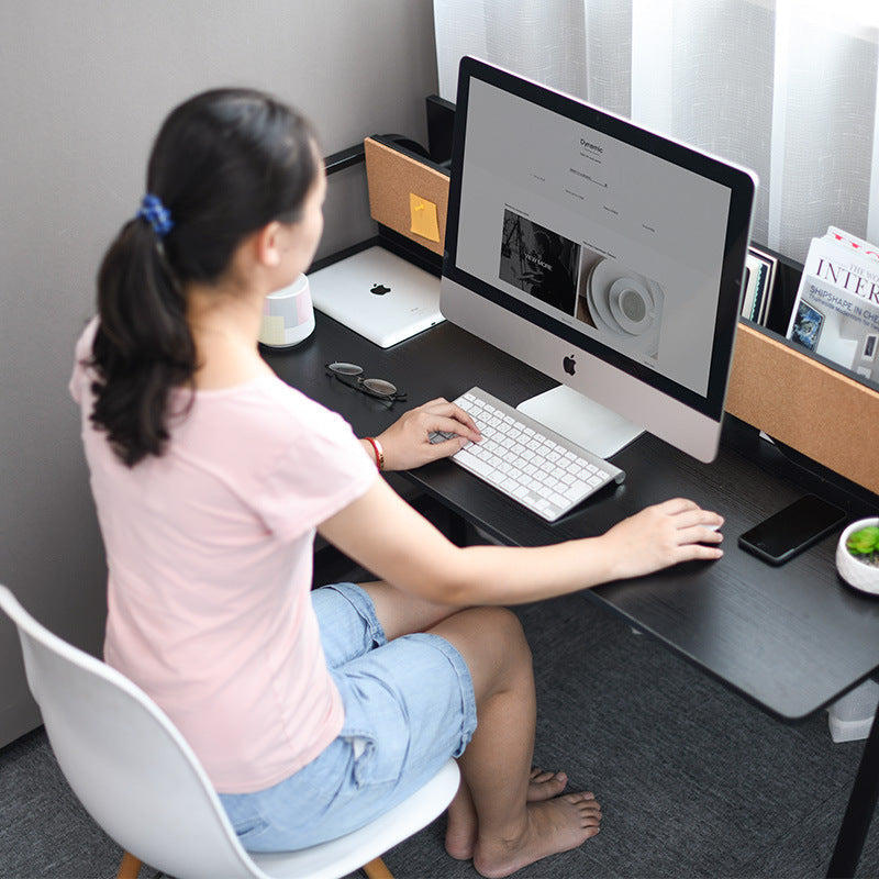 Moderner minimalistischer rechteckiger Schreibtisch aus Kohlenstoffstahl mit mitteldichter Faserplatte, 4 Beine, für das Home Office 