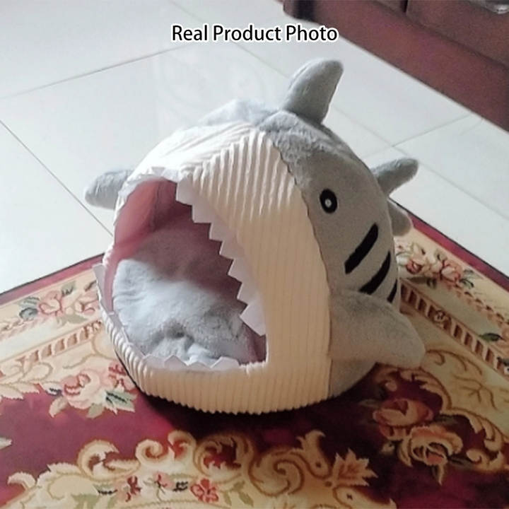 Contemporary Creative Velvet Foam Sponge Polyester Wadding Shark-Shaped Cozy Enclosed Decorative Cat Bed For Living Room