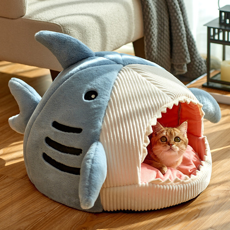 Contemporary Creative Velvet Foam Sponge Polyester Wadding Shark-Shaped Cozy Enclosed Decorative Cat Bed For Living Room
