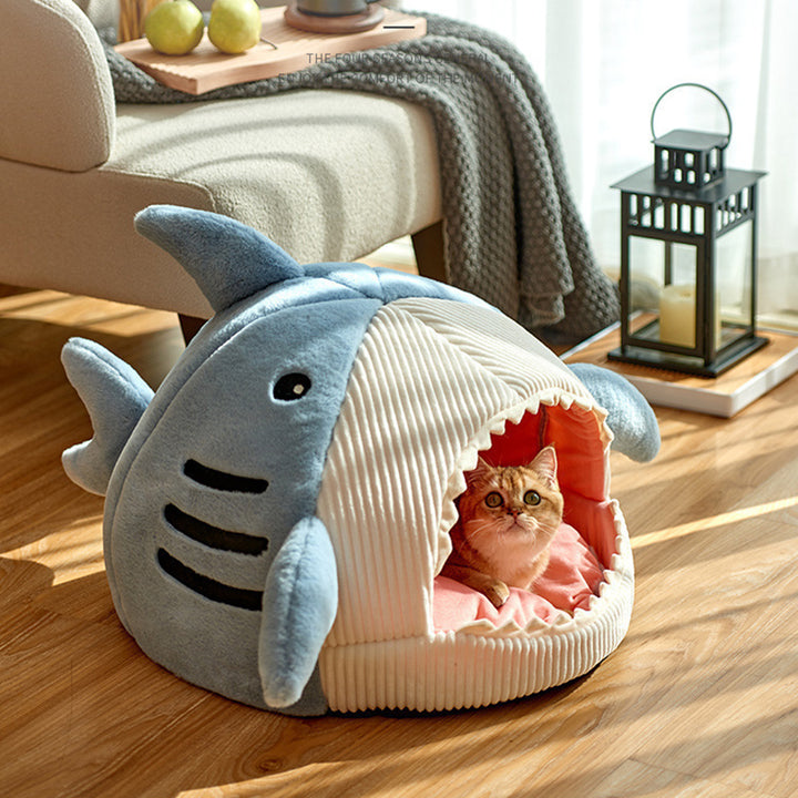 Contemporary Creative Velvet Foam Sponge Polyester Wadding Shark-Shaped Cozy Enclosed Decorative Cat Bed For Living Room