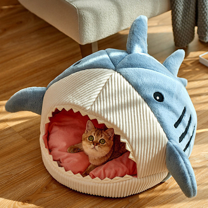 Contemporary Creative Velvet Foam Sponge Polyester Wadding Shark-Shaped Cozy Enclosed Decorative Cat Bed For Living Room