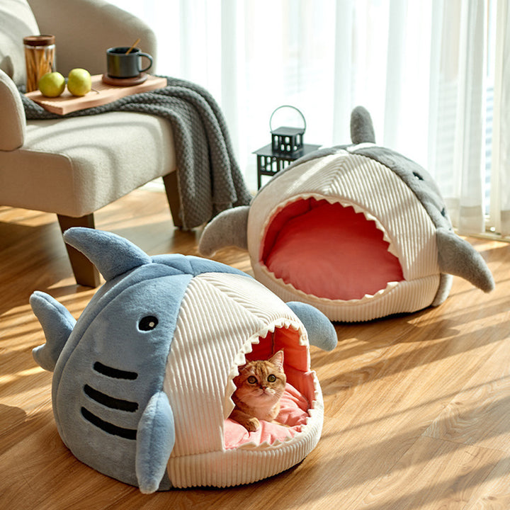 Contemporary Creative Velvet Foam Sponge Polyester Wadding Shark-Shaped Cozy Enclosed Decorative Cat Bed For Living Room