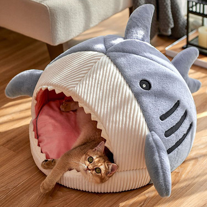 Contemporary Creative Velvet Foam Sponge Polyester Wadding Shark-Shaped Cozy Enclosed Decorative Cat Bed For Living Room