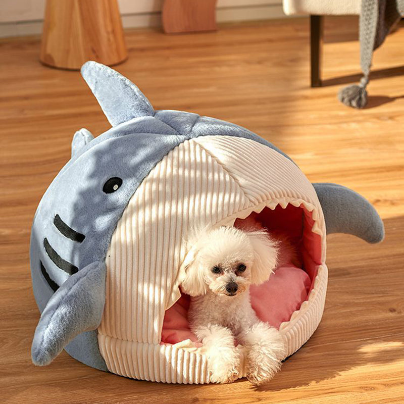 Contemporary Creative Velvet Foam Sponge Polyester Wadding Shark-Shaped Cozy Enclosed Decorative Cat Bed For Living Room