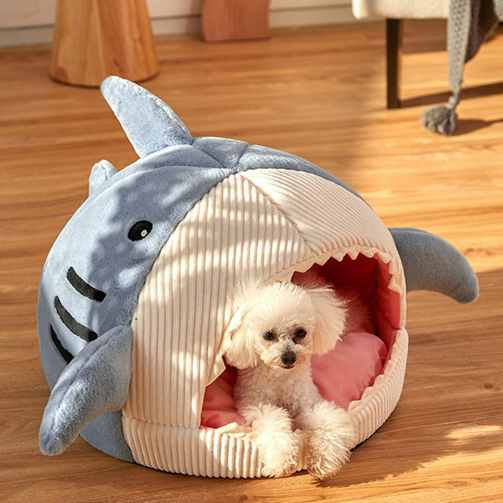 Contemporary Creative Velvet Foam Sponge Polyester Wadding Shark-Shaped Cozy Enclosed Decorative Cat Bed For Living Room