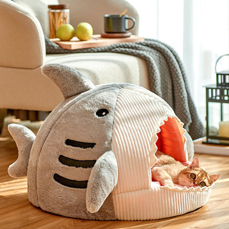 Contemporary Creative Velvet Foam Sponge Polyester Wadding Shark-Shaped Cozy Enclosed Decorative Cat Bed For Living Room
