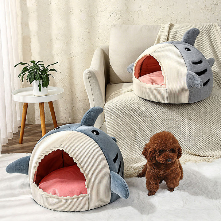 Contemporary Creative Velvet Foam Sponge Polyester Wadding Shark-Shaped Cozy Enclosed Decorative Cat Bed For Living Room