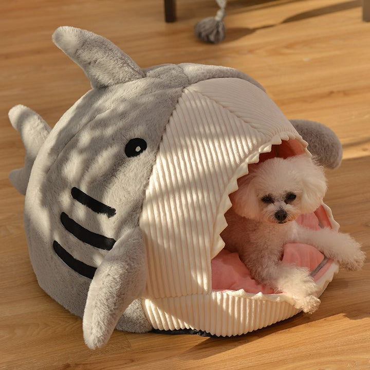 Contemporary Creative Velvet Foam Sponge Polyester Wadding Shark-Shaped Cozy Enclosed Decorative Cat Bed For Living Room