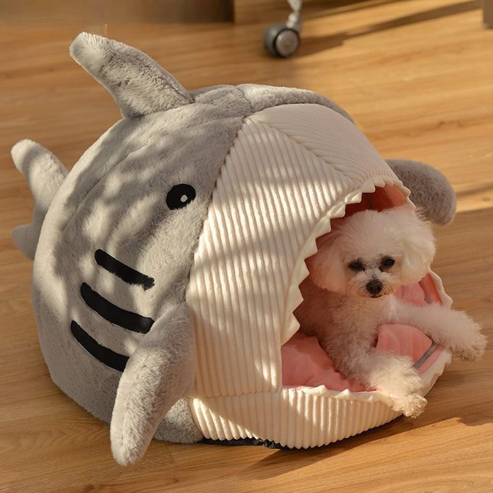 Contemporary Creative Velvet Foam Sponge Polyester Wadding Shark-Shaped Cozy Enclosed Decorative Cat Bed For Living Room