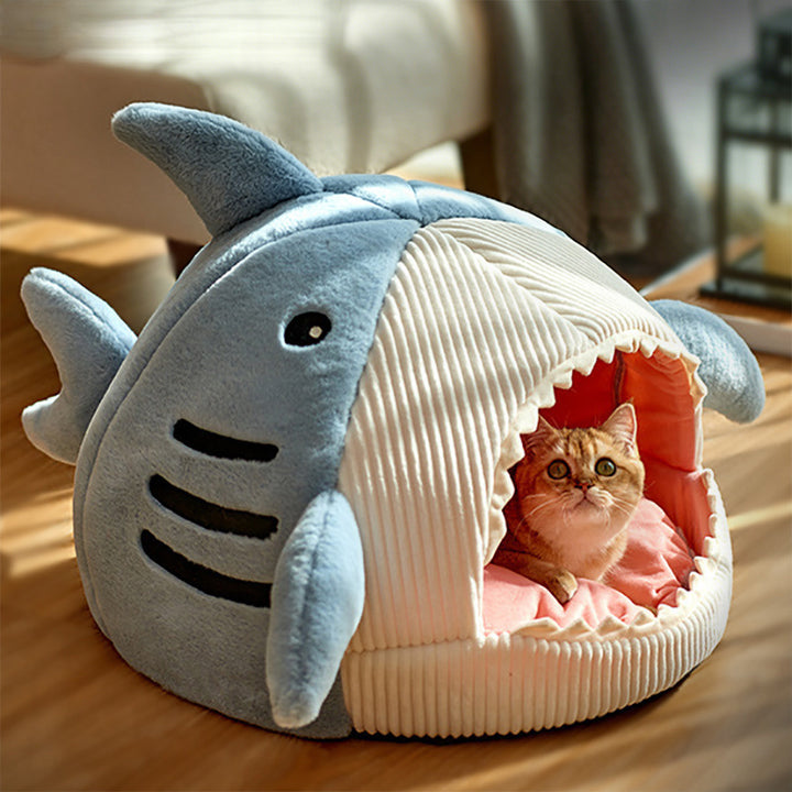 Contemporary Creative Velvet Foam Sponge Polyester Wadding Shark-Shaped Cozy Enclosed Decorative Cat Bed For Living Room