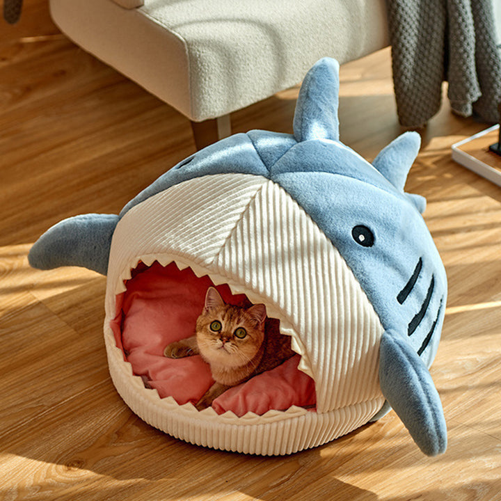 Contemporary Creative Velvet Foam Sponge Polyester Wadding Shark-Shaped Cozy Enclosed Decorative Cat Bed For Living Room