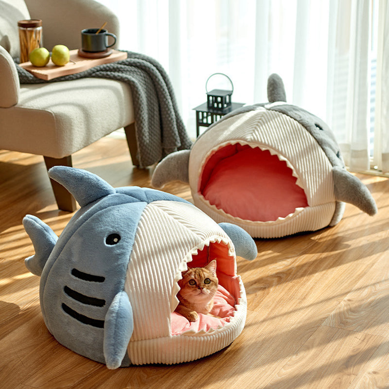 Contemporary Creative Velvet Foam Sponge Polyester Wadding Shark-Shaped Cozy Enclosed Decorative Cat Bed For Living Room