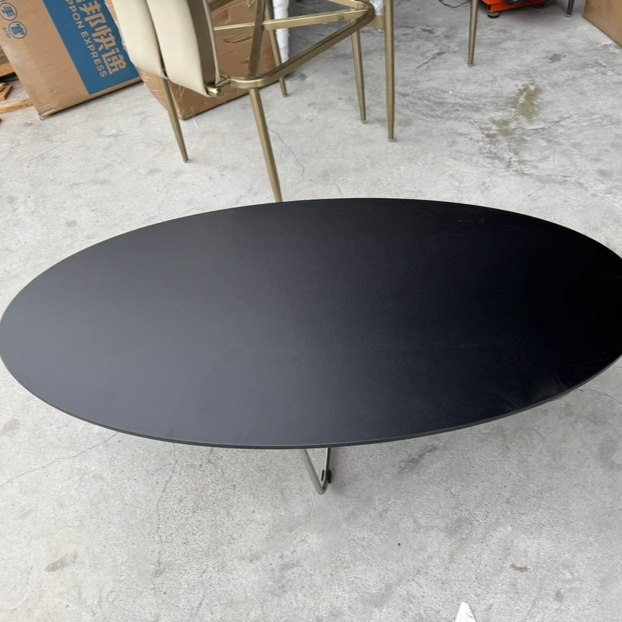 Moderner mid-century Holz- und Edelstahl-Oval-Couchtisch mit Anti-Rutsch-Pads für Wohnzimmer und Schlafzimmer 
