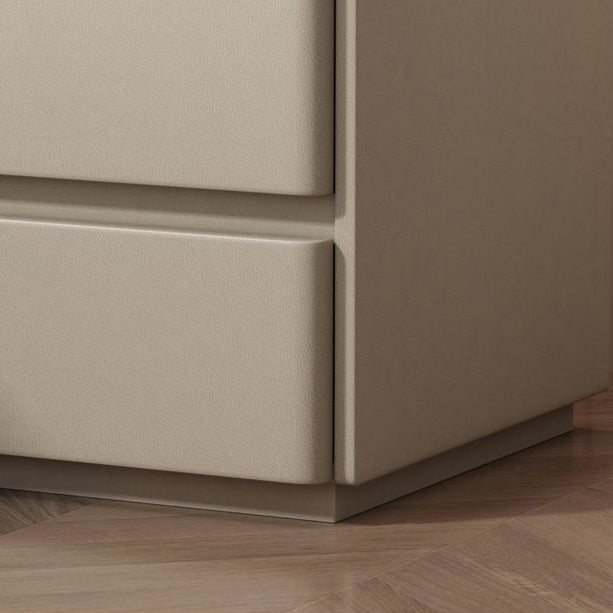 Moderner minimalistischer Nachttisch aus Steinfurnier, Holz und Mikrofaserleder mit 3 Schubladen für Schlafzimmer und Wohnzimmer 