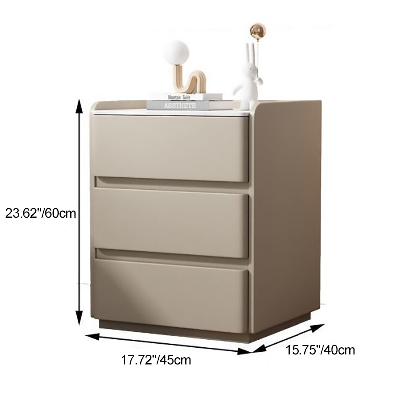 Moderner minimalistischer Nachttisch aus Steinfurnier, Holz und Mikrofaserleder mit 3 Schubladen für Schlafzimmer und Wohnzimmer 