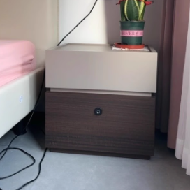 Moderna mesita de noche rectangular minimalista de roble con 2 cajones y cerradura inteligente para dormitorio y sala de estar 