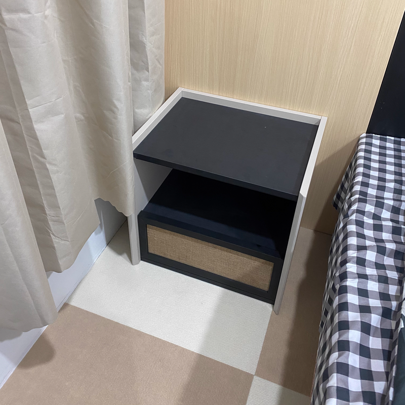 Zeitgenössischer nordischer Holz-Nachttisch mit 1-Schubladen-Aufbewahrung für Schlafzimmer & Wohnzimmer 