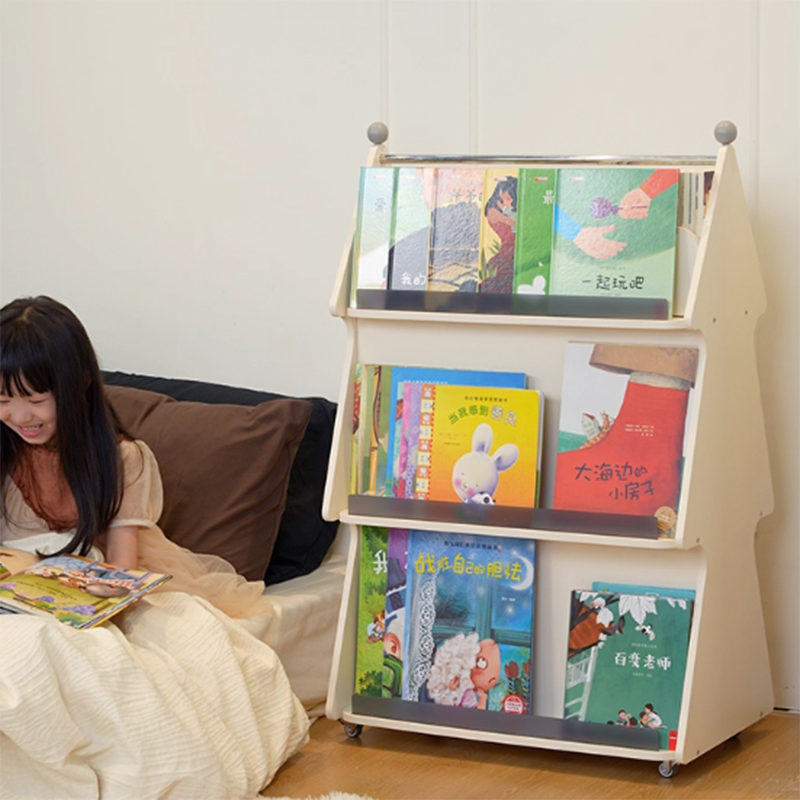 Zeitgenössischer kreativer Weihnachtsbaum aus Massivholzspanplatten, Acryl und Eisen, bewegliches Kinder-Bücherregal mit 3 Ebenen für das Studium 