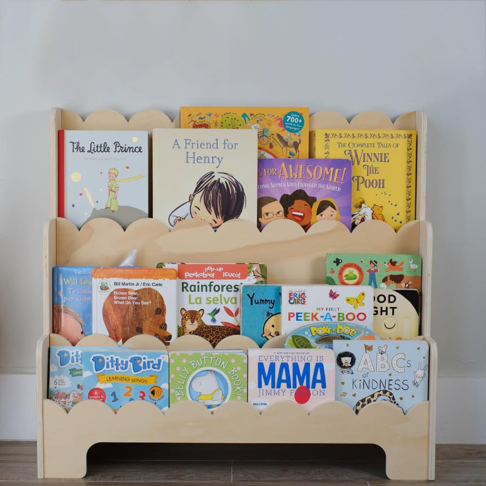 Zeitgenössisches nordisches fächerförmiges Kiefernholz- und Sperrholz-Kinderbücherregal mit 3 Ebenen für Wohnzimmer und Arbeitszimmer 