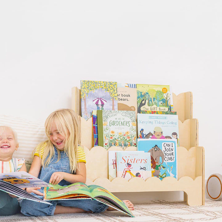 Estantería para niños de madera de pino y contrachapado en forma de abanico nórdico contemporáneo de 3 capas para sala de estar y sala de estudio 