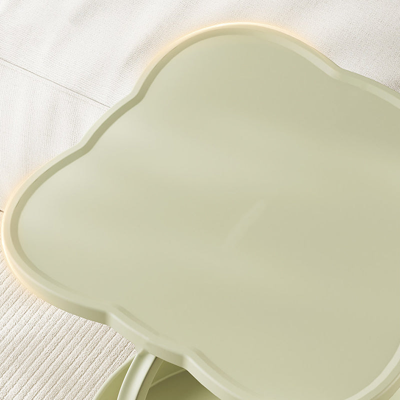 Zeitgenössischer Nordic Clover umweltfreundlicher HDPE beweglicher Endtisch 2-stufig für Wohnzimmer &amp; Schlafzimmer 