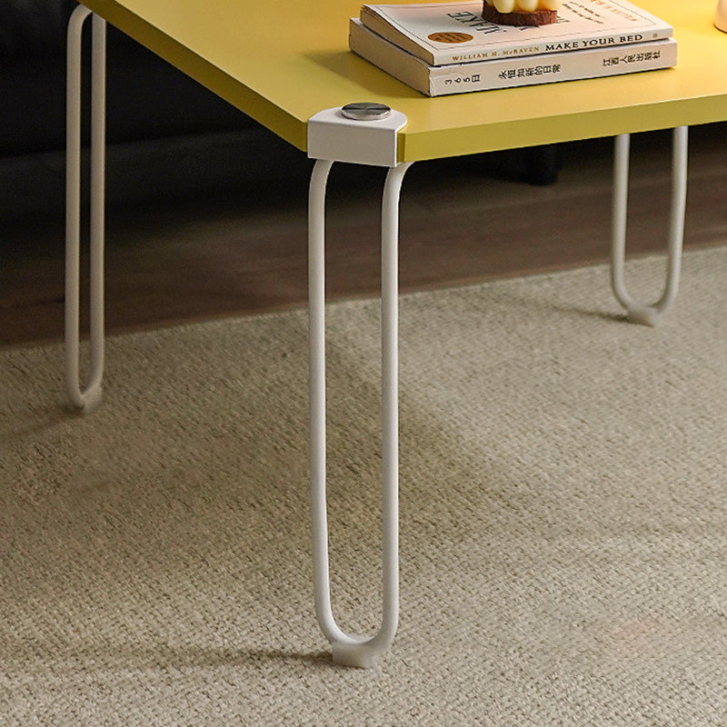 Table basse contemporaine industrielle carrée en MDF et alliage d’acier, robuste et résistante aux taches, à 1 niveau, pour salon 