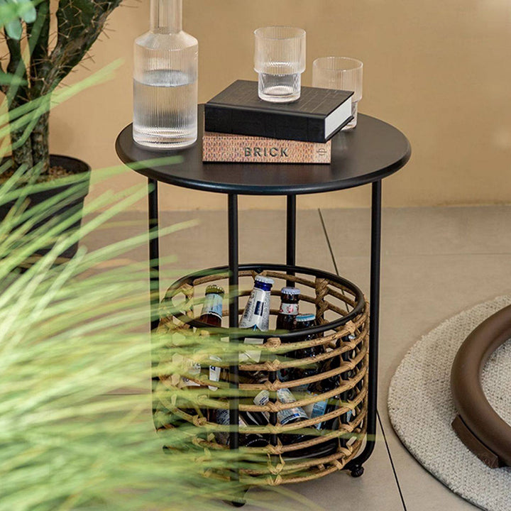Table d'appoint contemporaine industrielle cylindrique en acier au carbone avec tressage en rotin PE, légère, 1 panier, pour salon 
